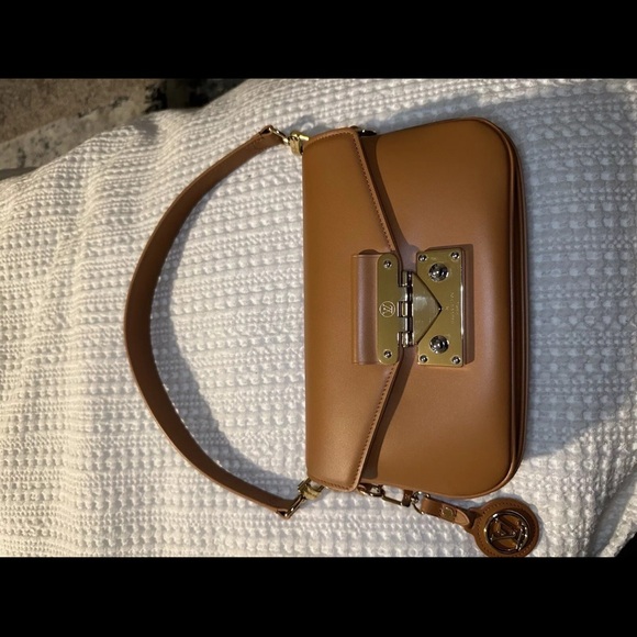 Louis Vuitton Swing shoulder/handbag with charm - Picture 3 of 11